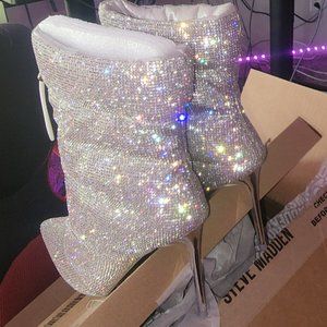 Steve Madden Bloak  Rhinestones booties